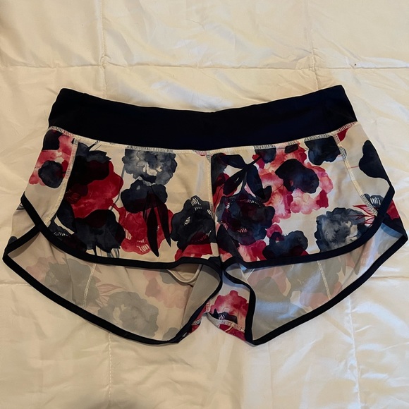 Lululemon Speed Up Shorts - Picture 1 of 2